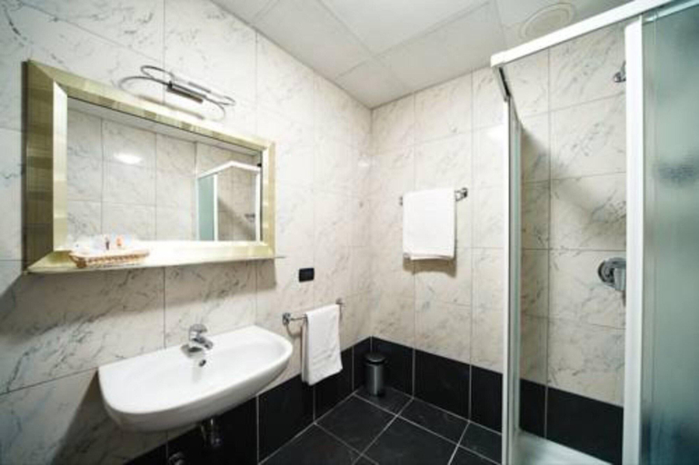 Bathroom, Motel Autosole 2, Milano