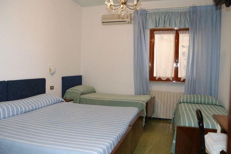 Bedroom 4, Hotel Andrea Doria, Lucca