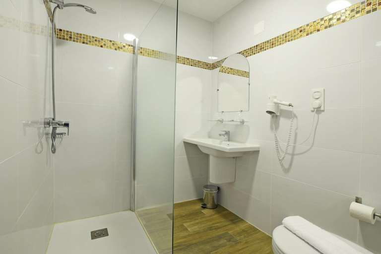 Bathroom 4, Hôtel La Palma, Haute-Corse