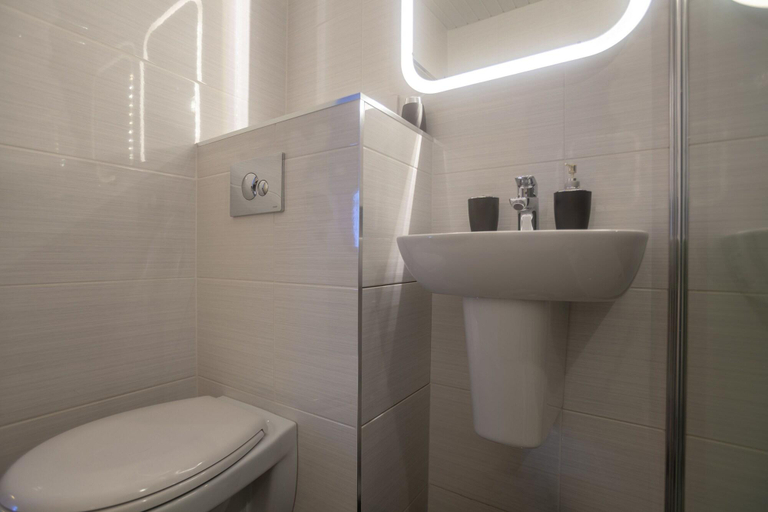 Bathroom 4, Hillgrove Guesthouse