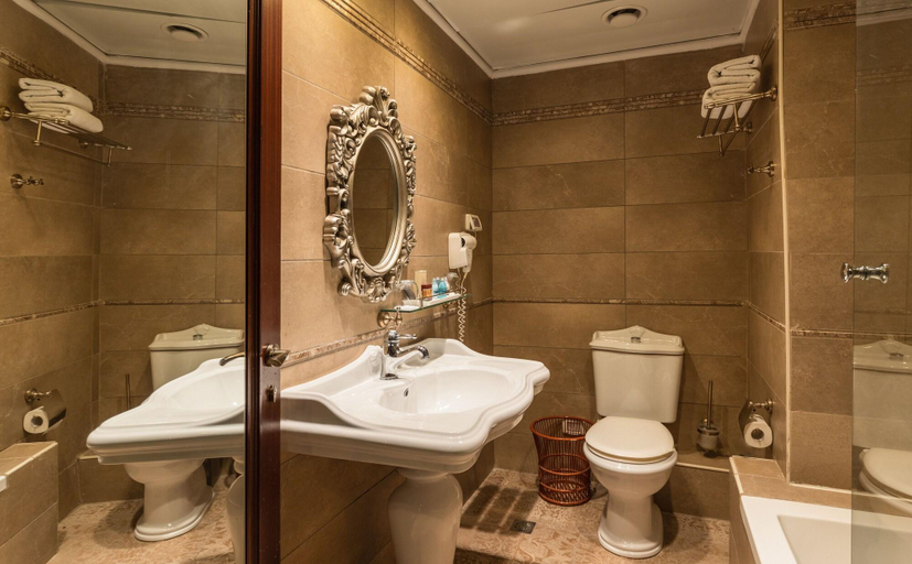 Bathroom 5, Villa Europe 1917