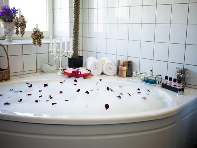 Bathroom 4, Hotel Läckö, Lidköping