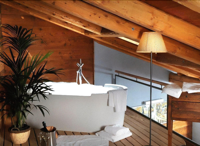 Bathroom 5, Ad Gallias, Aosta