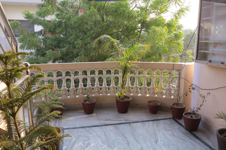 Public Area 2, Pyrenees Homestay, Agra