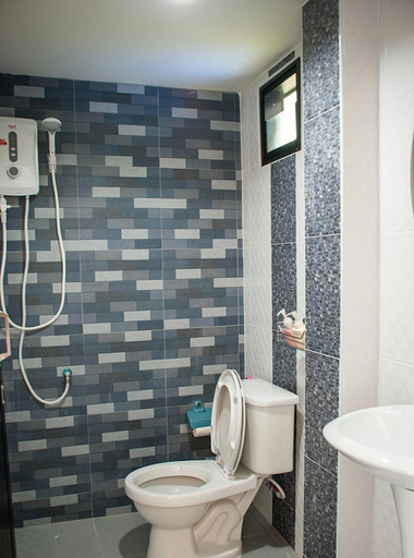 Bathroom 4, Banchomchan, Lan Saka
