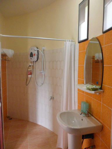 Bathroom 3, Chatpimarn Resort Hotel, Amphoe Muang Yasothon
