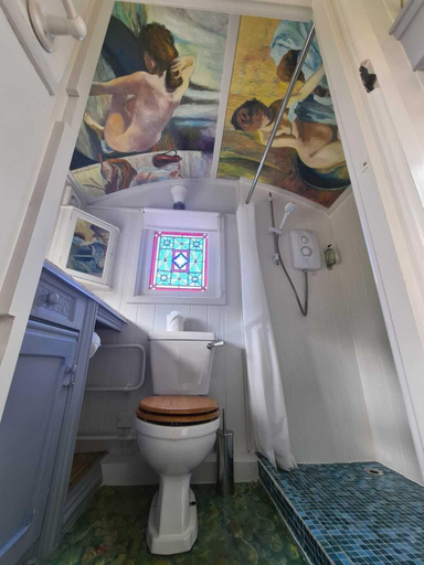 Bathroom 5, The Stonehenge Inn And Carvery, Wiltshire