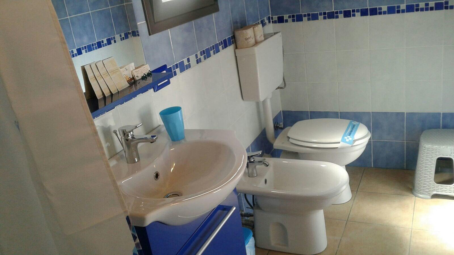 Bathroom 3, B&B Villa Pia, Syracuse