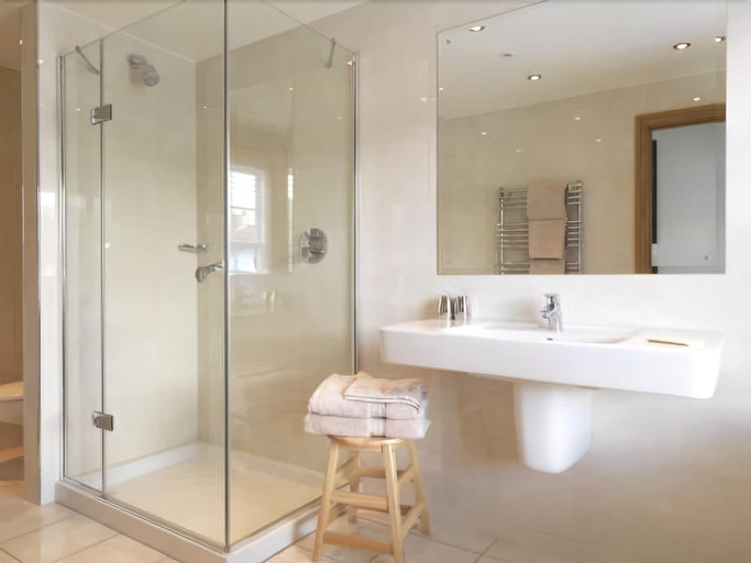 Bathroom 4, Y Talbot Tregaron, Ceredigion