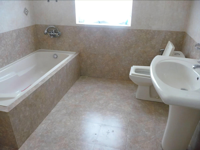 Bathroom 4, The Trevene Hotel, Nuwara Eliya