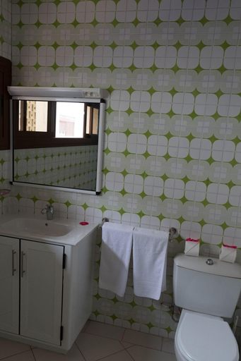 Bathroom 4, Hotel Sindibad, Agadir-Ida ou Tanane