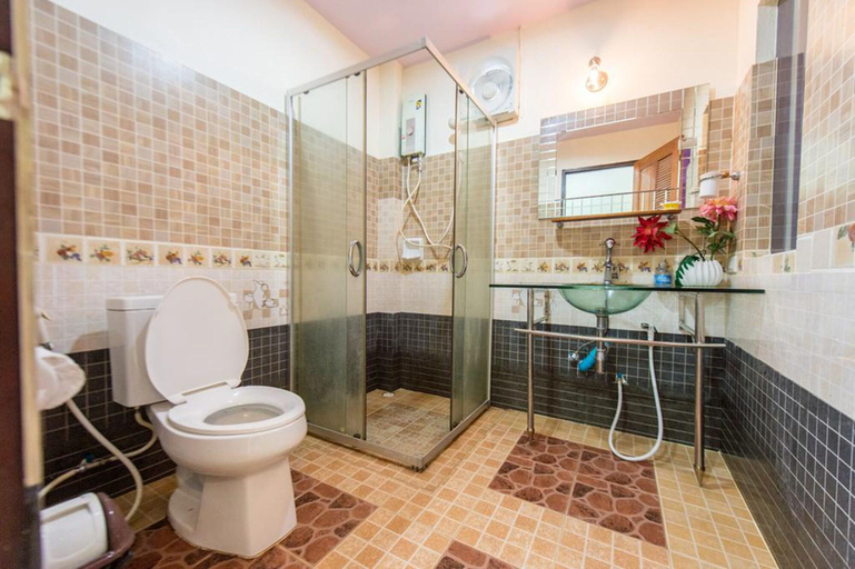 Bathroom 4, Poomvarin Resort, Muang Nakhon Nayok