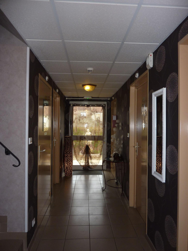 Public Area 2, Hôtel La Renommée, Yonne
