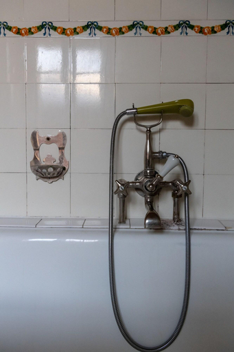 Bathroom 4, Hotel du Glacier, Goms