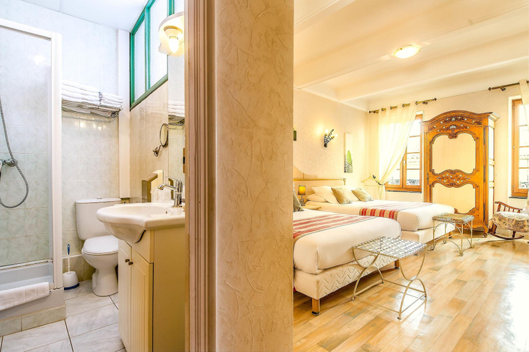 Bathroom 4, Logis Hôtel Résidence, Hérault