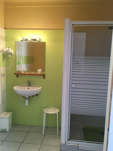 Bathroom, Europ'Hôtel, Morbihan