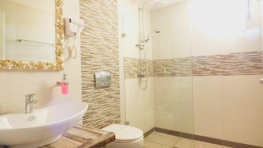 Bathroom 4, Tinos Heritage Plateia, South Aegean