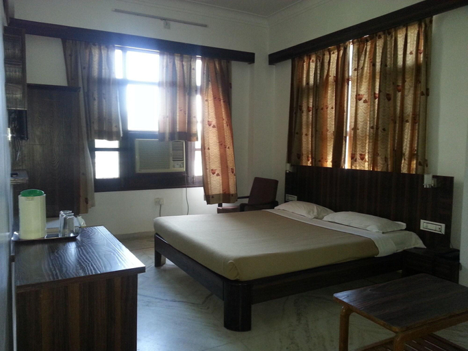 Bedroom 1, Garden View Hotel, Rajsamand