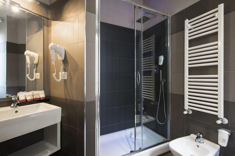 Bathroom 5, San Pietro Suites, Roma