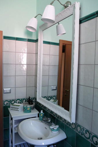 Bathroom 5, B&B Palazzo Scaramella, Salerno
