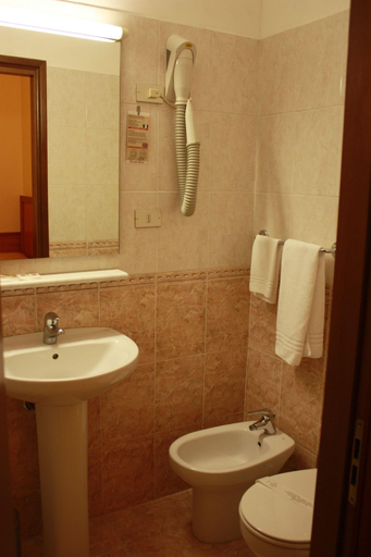 Bathroom 4, Piccolo Hotel, Milano