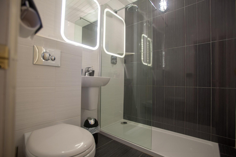 Bathroom 4, Hillgrove Guesthouse