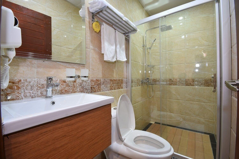 Bathroom 5, Nala Veli Villa, North Ari Atoll