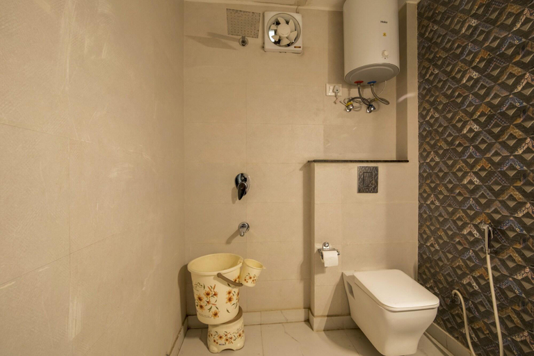 Bathroom 4, Hotel Mahajan Internatioanal, Delhi