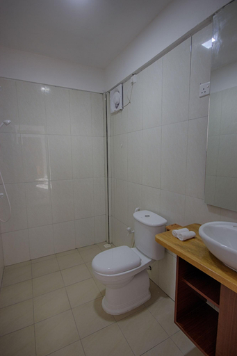 Bathroom 3, Islandbreak, Vaavu Atoll