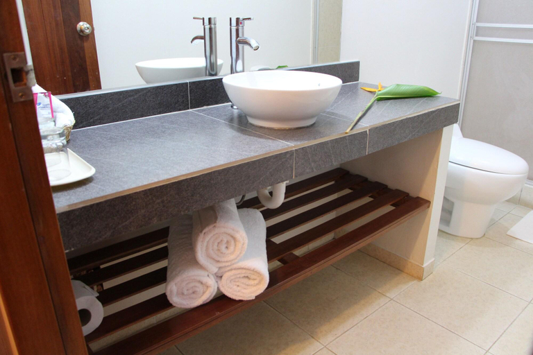 Bathroom 5, Manish Hotel Ecológico, Coronel Portillo