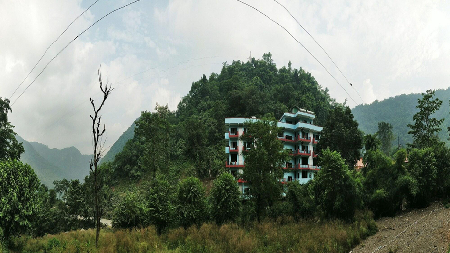 Exterior & Views
