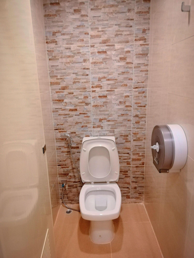 Bathroom 5, White House Hostel, Ratchathewi