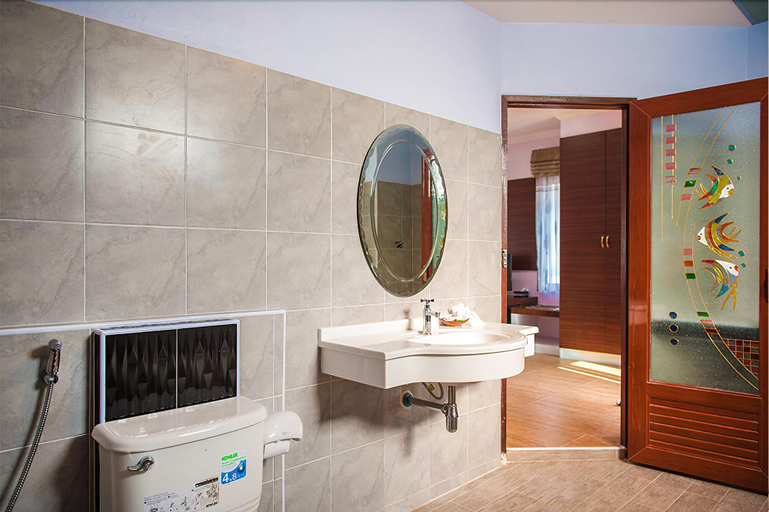 Bathroom 3, Chonnapha Resort, Khanom