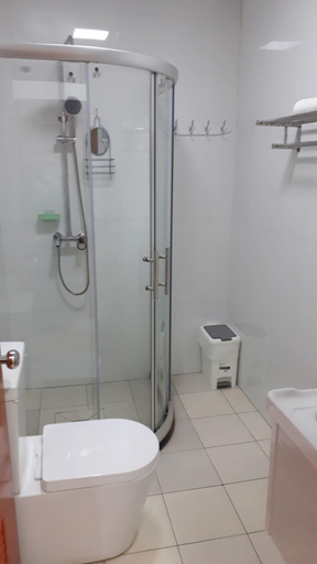 Bathroom 3, Alec's Home Away, Vaimauga West