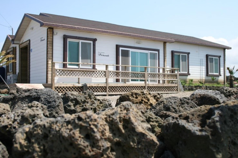 Exterior & Views 1, De Borah Guesthouse - Hostel, Jeju