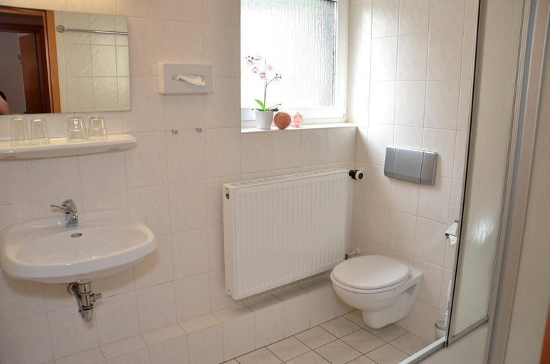 Bathroom 5, Hotel Vierenstraße, Erzgebirgskreis