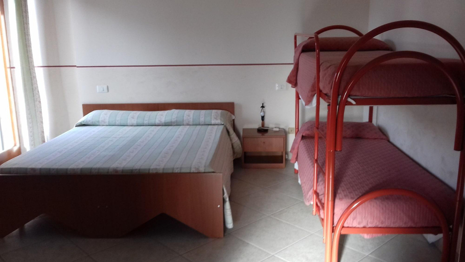 Bedroom 3, Hotel Caimo Bed-Breakfast, Potenza
