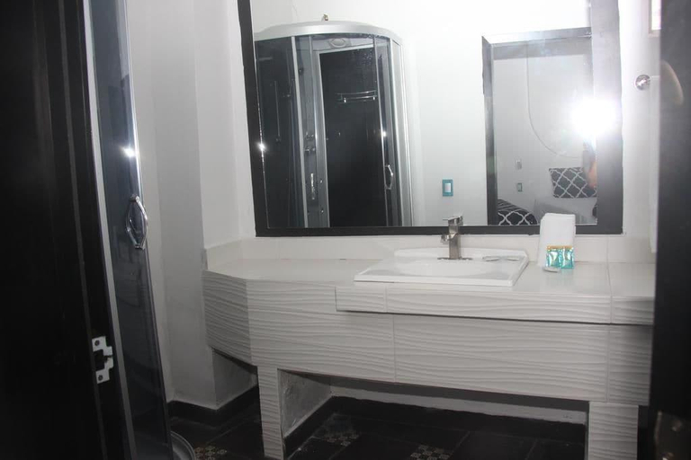 Bathroom 2, Hotel Dluxe & Suites, San Juan de los Lagos