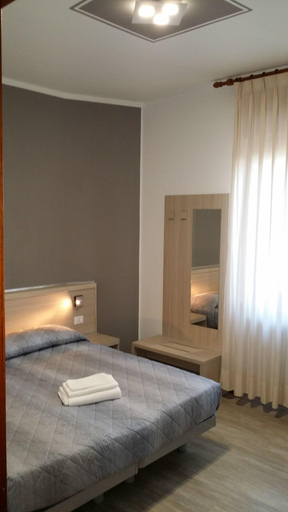 Bedroom 5, Flying Hotel, Torino