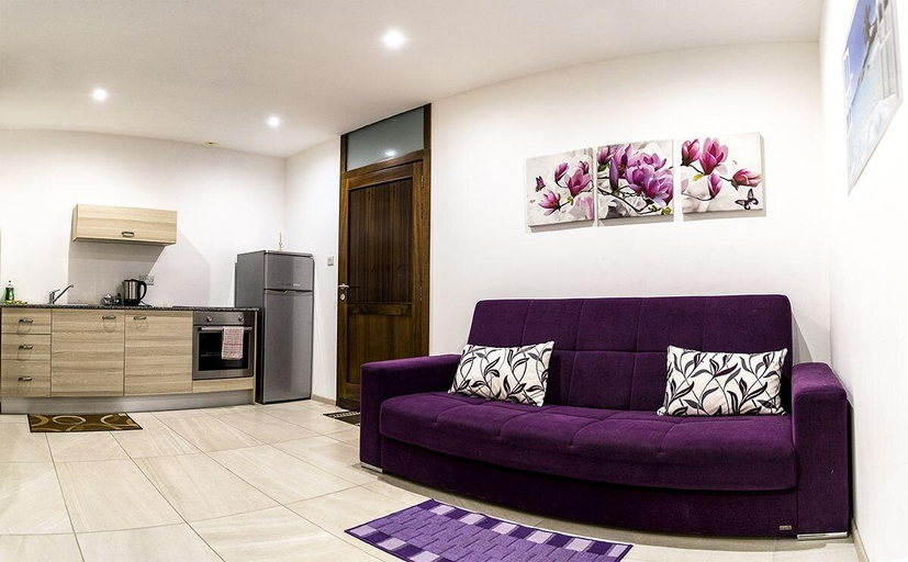 Public Area 2, Estrella Lodging