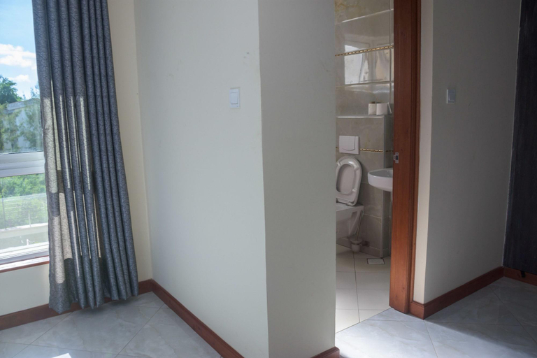 Public Area 2, Nemadek Le Royal, Nyali