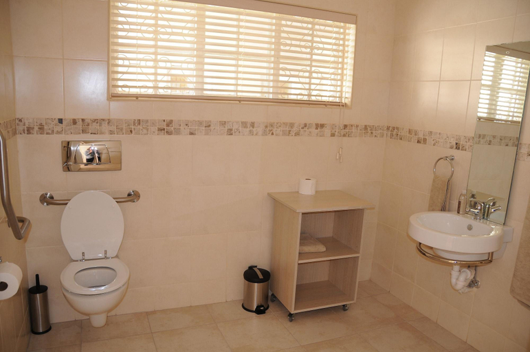 Bathroom 4, A and A Guesthouse, Nelson Mandela Bay