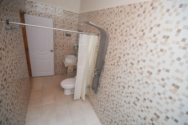 Bathroom 4, Evila Inn Thoddoo