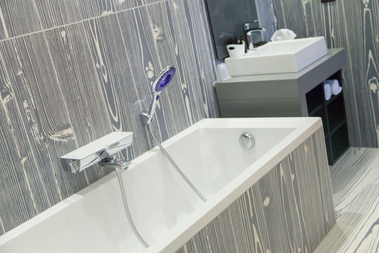 Bathroom 4, The Originals Boutique, Hotel Le Lion, Puy-de-Dôme