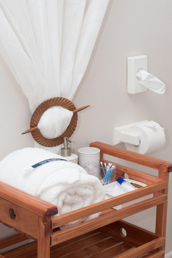 Bathroom 4, Jenny's Guest House, Cacadu