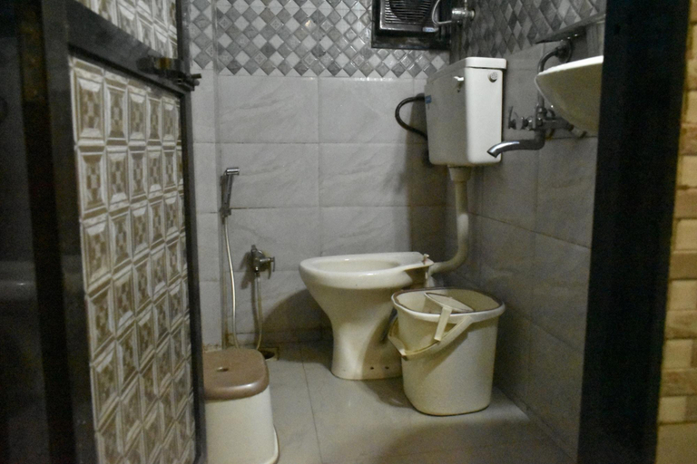 Bathroom 5, Al Alif Service Apartmets, Mumbai City