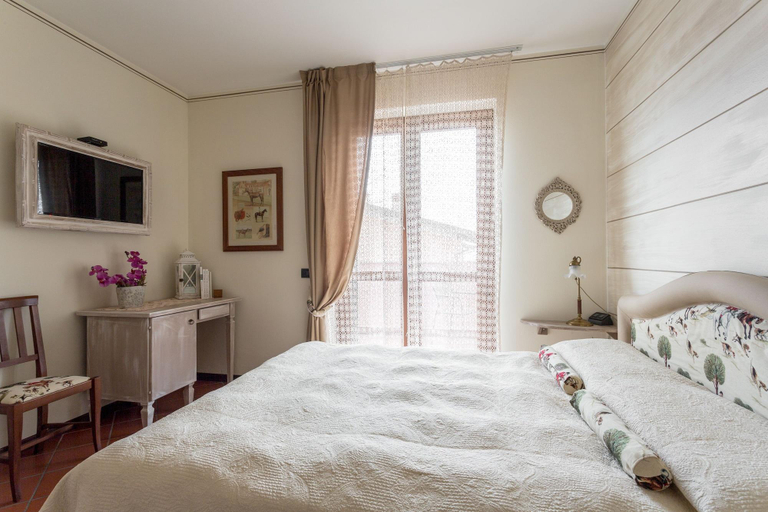 Bedroom 3, Florence Garda Hotel, Brescia
