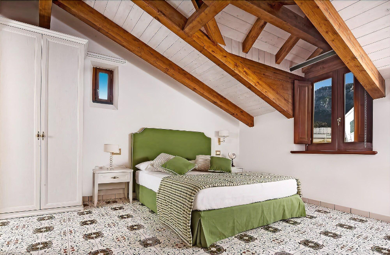Bedroom 4, Villa Maria, Salerno