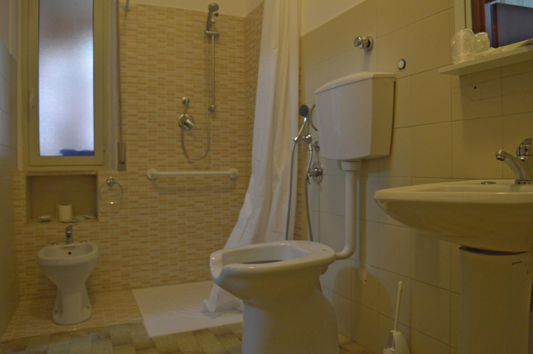 Bathroom 4, B&B Scalea Rooms, Cosenza