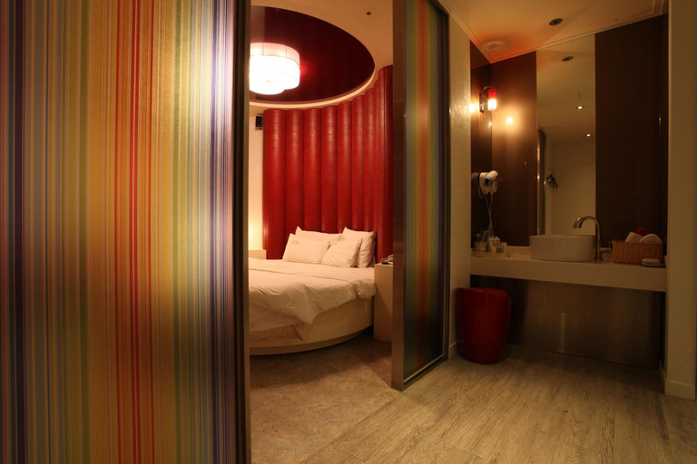 Bedroom 2, Changdong LoneStar Hotel, Dobong